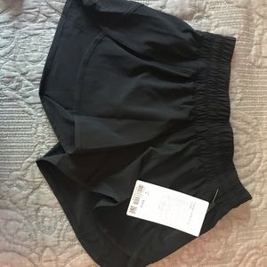 Lulu tracker v 4 inch shorts